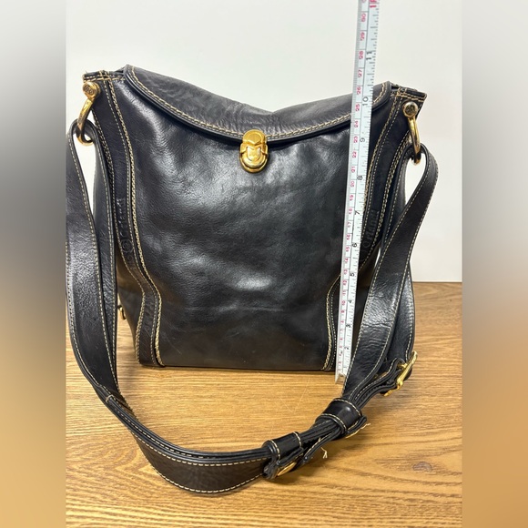 Marino Orlandi | Vintage Leather Bucket Bag - Picture 13 of 14